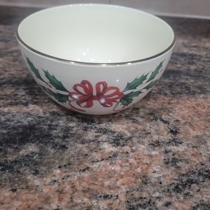 Lenox Holiday Bowl Bow Holly Design 24K Gold Accent 16 Oz